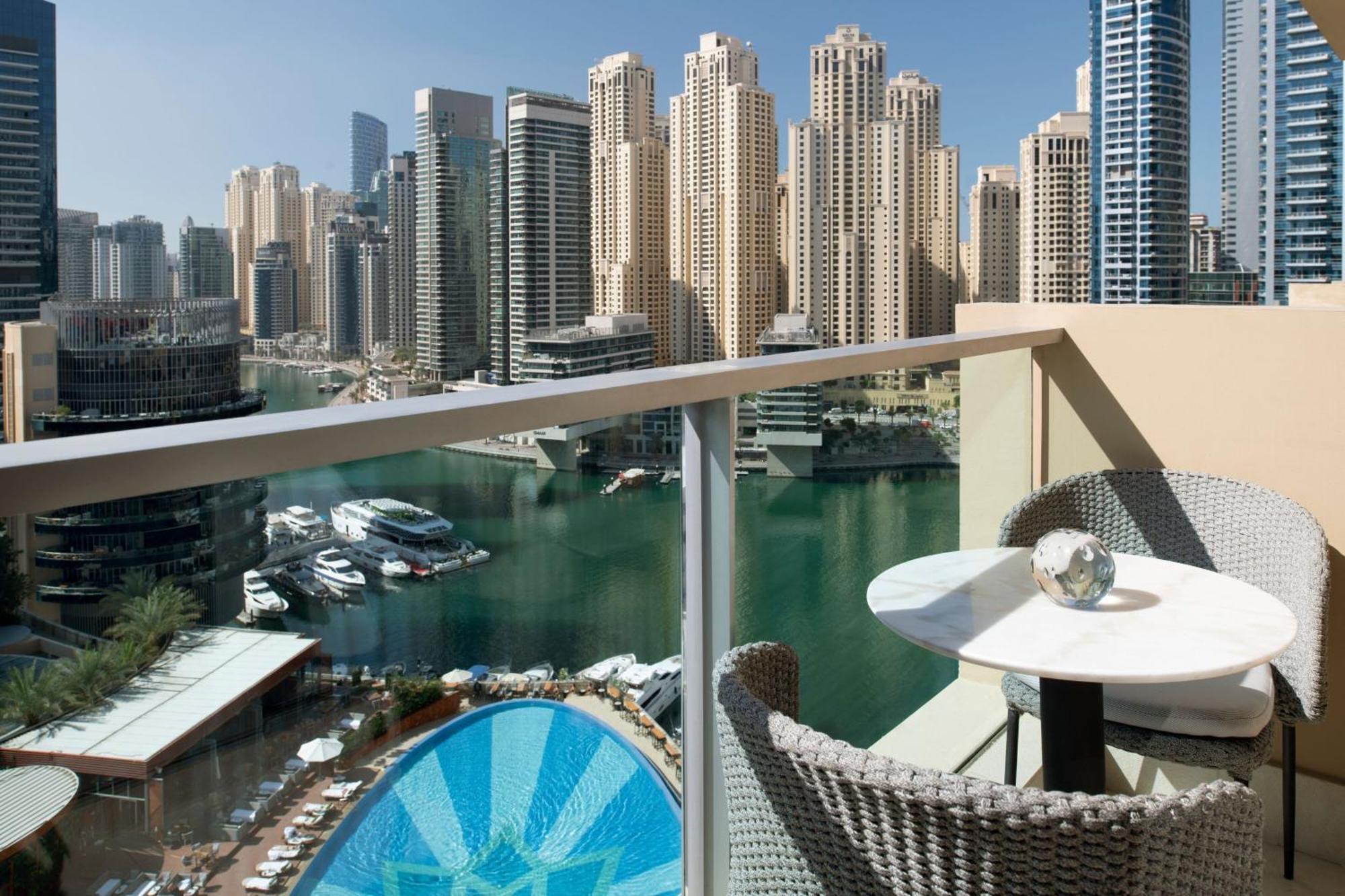 แอดเดรส ดูไบ มารีนา Hotel ภายนอก รูปภาพ View of the Dubai Marina from a balcony