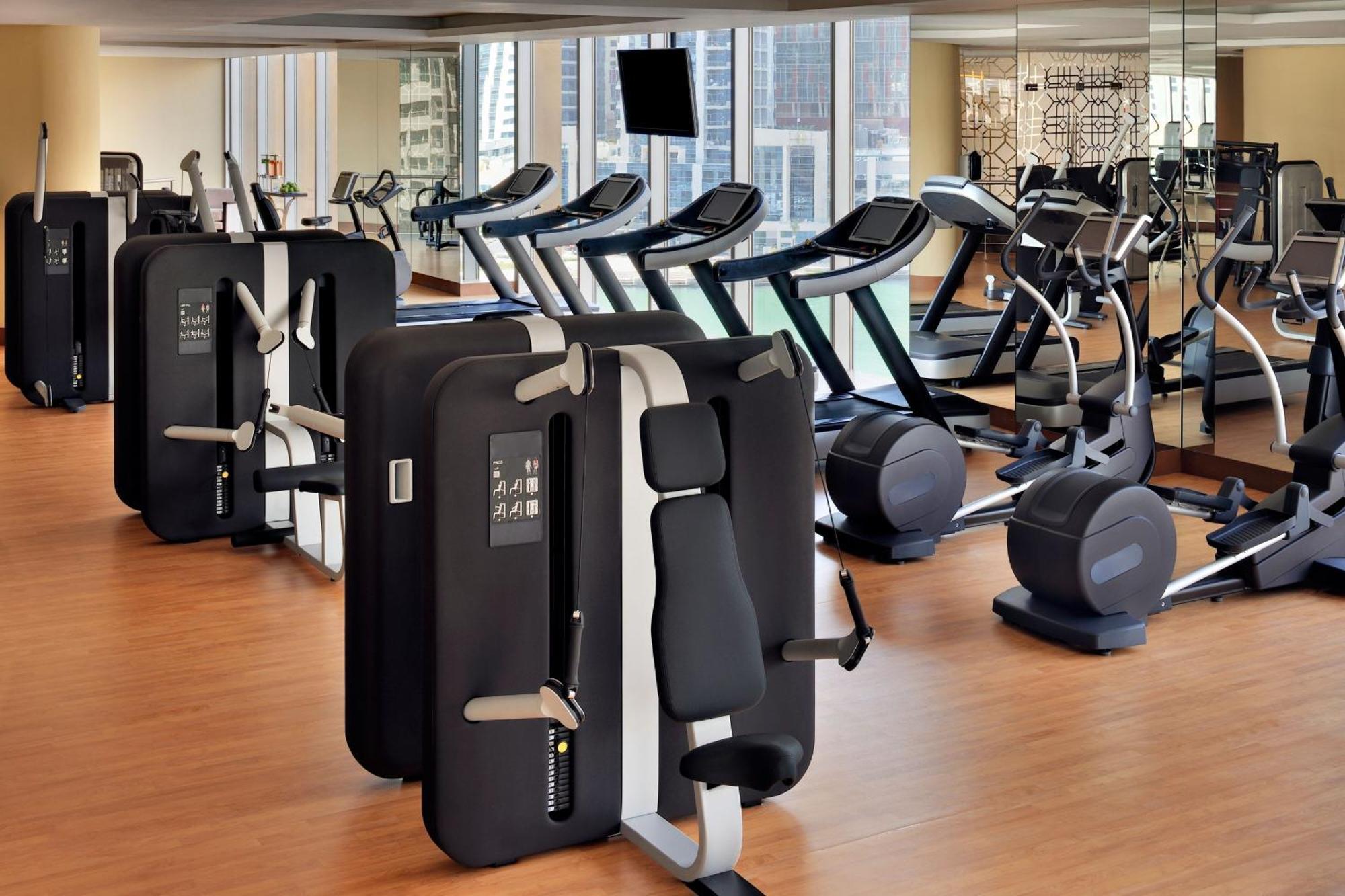 แอดเดรส ดูไบ มารีนา Hotel ภายนอก รูปภาพ The gym at the Conrad Dubai